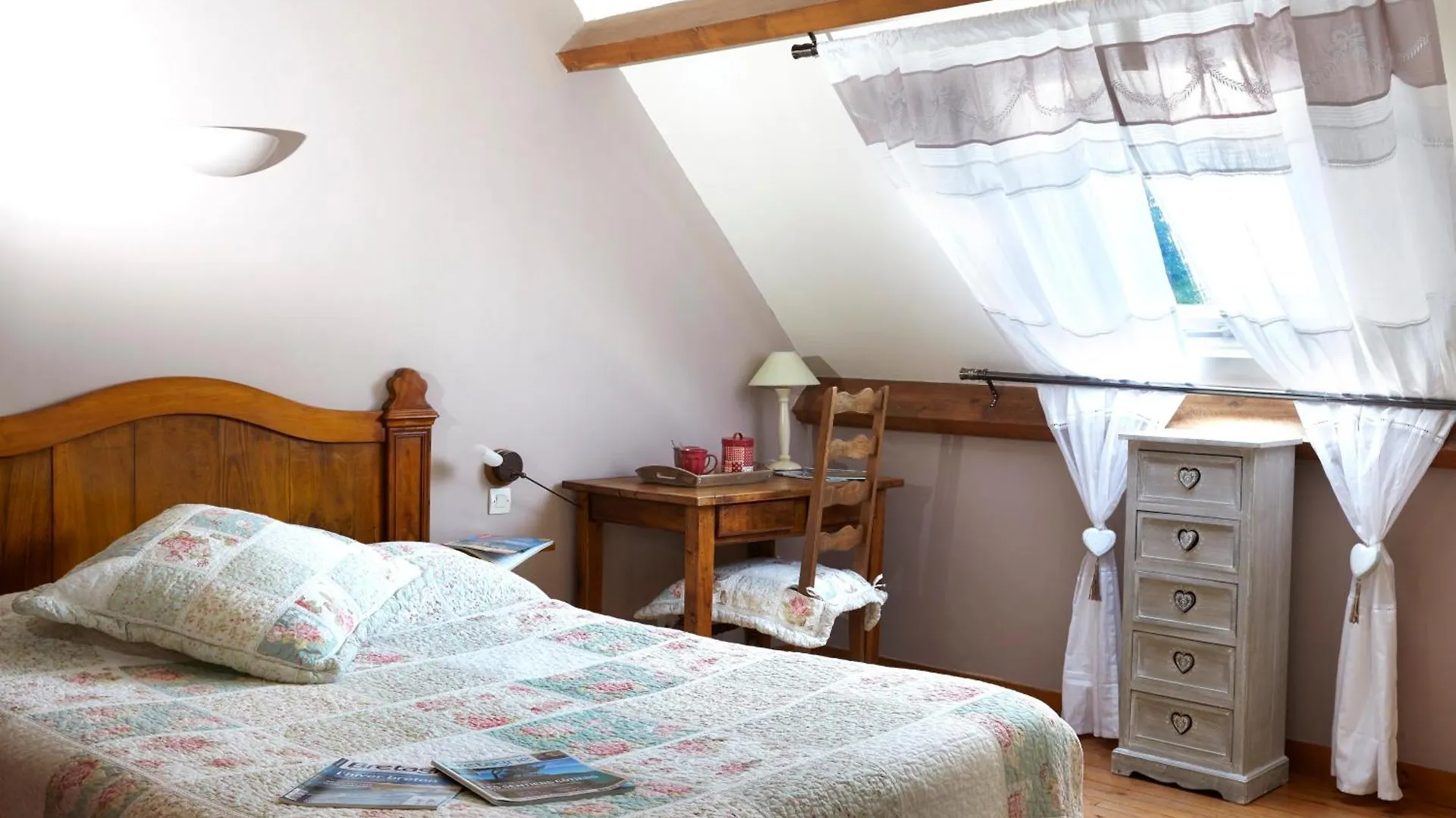 Hotel Domaine Le Puits De Jeanne à Plouégat-Moysan Maison d'hôtes
